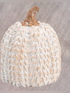 NEW BEAUTIFUL RESIN Gilded Maple - 8” Resin Rattan Texture Pumpkin -solid piece!